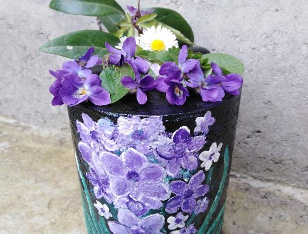 Betonová dóza s ornamenty