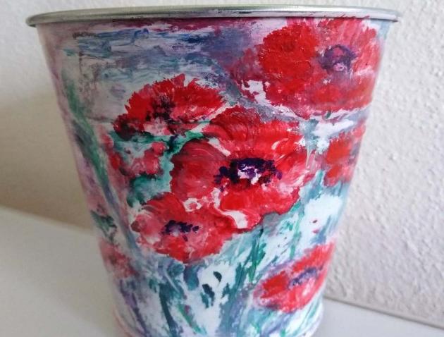 Betonová dóza s ornamenty