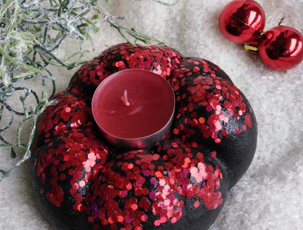 Betonová dóza s ornamenty