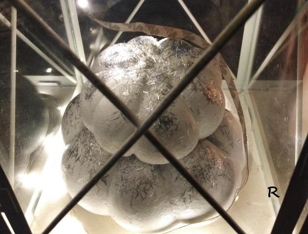 Betonová dóza s ornamenty