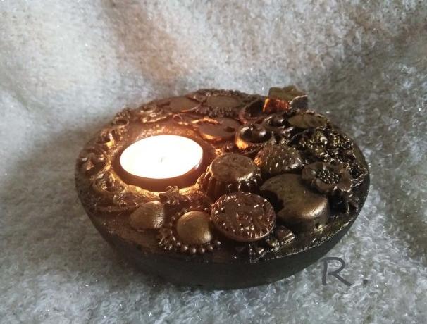 Betonová dóza s ornamenty