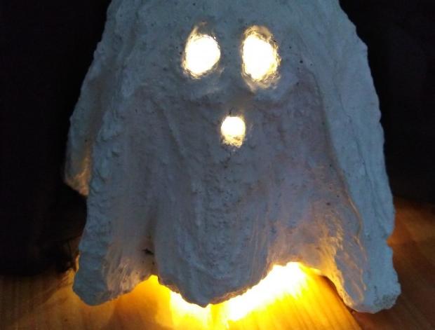 Betonová dóza s ornamenty