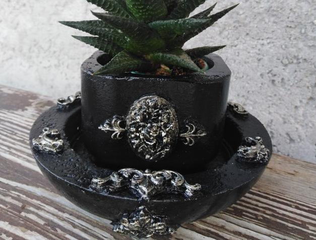 Betonová dóza s ornamenty