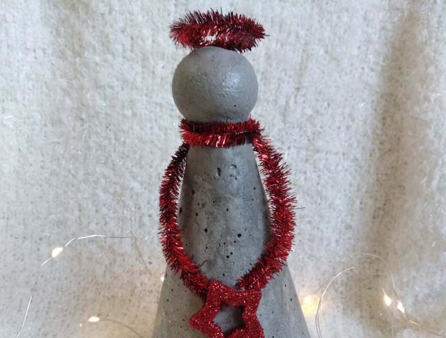 Betonová dóza s ornamenty