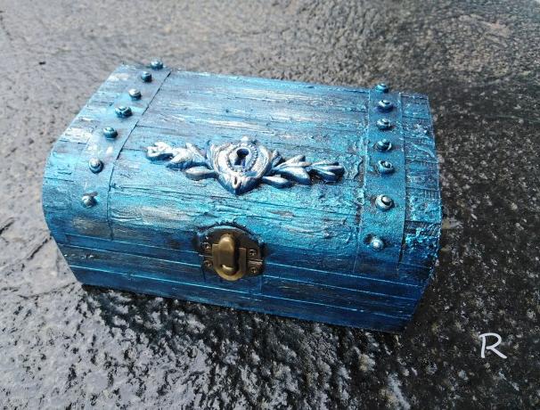 Betonová dóza s ornamenty