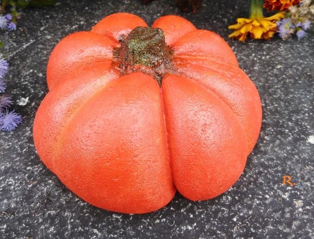 Betonová dóza s ornamenty