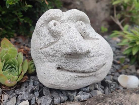 Betonová dóza s ornamenty