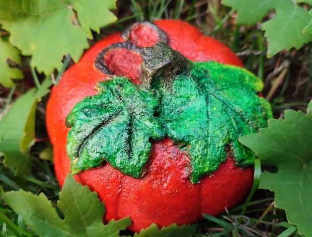 Betonová dóza s ornamenty