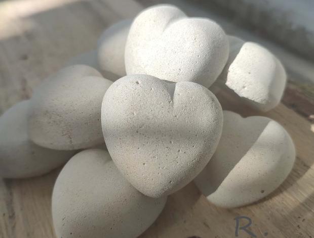 Betonová dóza s ornamenty