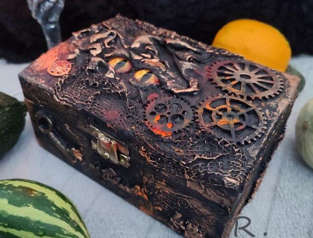 Betonová dóza s ornamenty