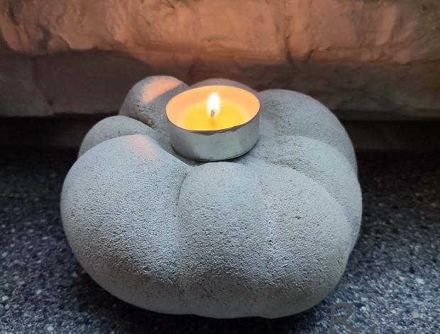 Betonová dóza s ornamenty