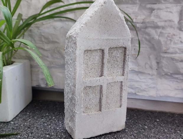 Betonová dóza s ornamenty