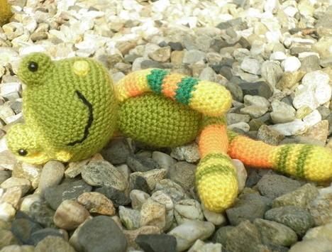 Háčkovaná žabka-hračky na zakázku