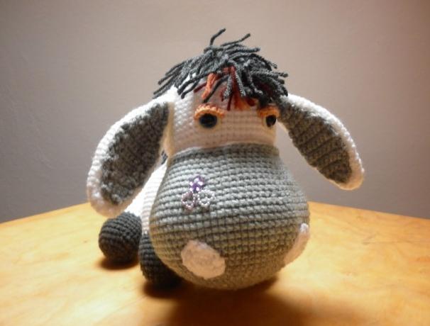 Háčkovaný oslík - hračky na zakázku