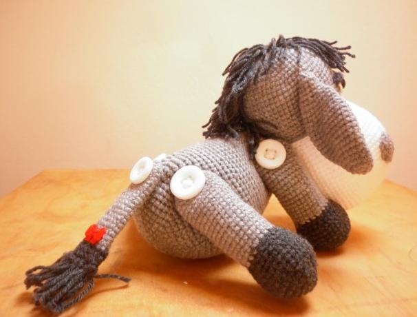Háčkovaný oslík - hračky na zakázku