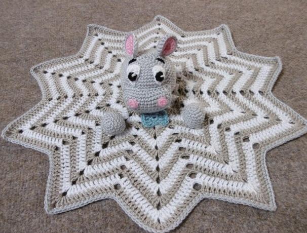 Háčkovaný usínáček Hrošík