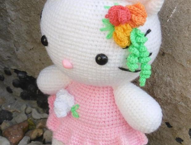 Háčkovaná kočička Karolína kočička hračka 