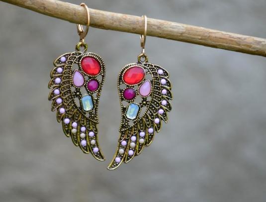 náušnice - na křídlech červená náušnice zlatá růžová extravagantní bižuterie anděl křídla výrazné duha bronzová poklad duhové handmade barvičky křidélka nepřehlédnutelné ruční práce andělské pastelky 