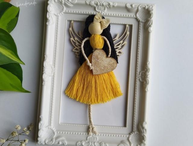 Obraz anděl dekorace bílá žlutá anděl stříbrná andělka advent pro maminku den matek boho macrame 