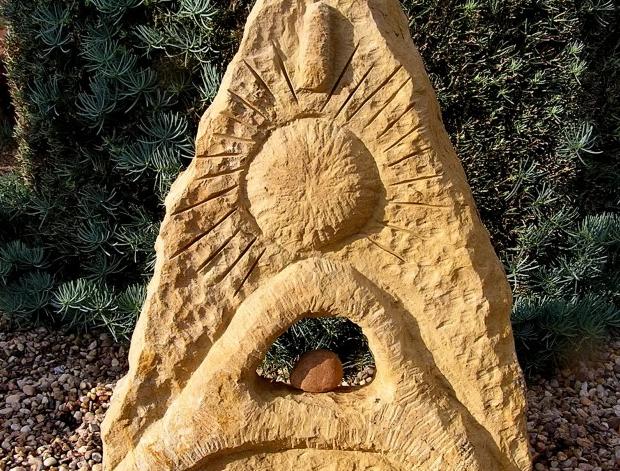 MENHIR - *SLUNOVRAT* plastika socha sochy skulptura zahradní socha socha z pískovce socha do zahrady. sochy z pískovce exteriérová socha z kamene 