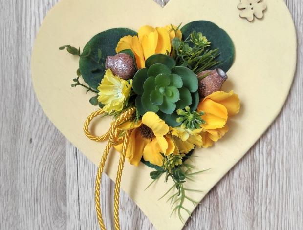 Mech. dekorace v dřev. květináči 2