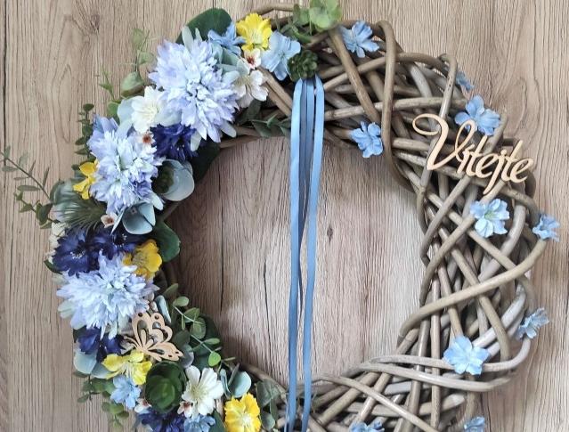 Mech. dekorace v dřev. květináči 2