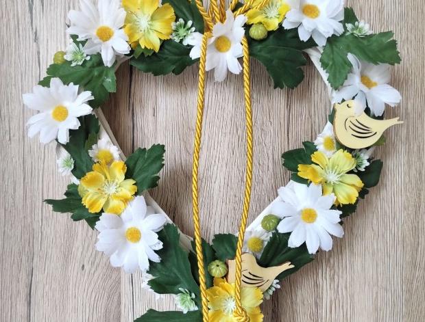 Mech. dekorace v dřev. květináči 2