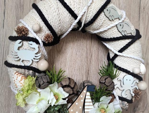 Mech. dekorace v dřev. květináči 2