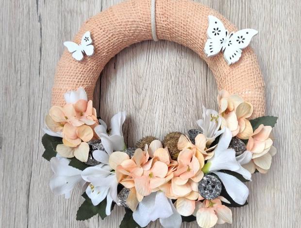 Mech. dekorace v dřev. květináči 2