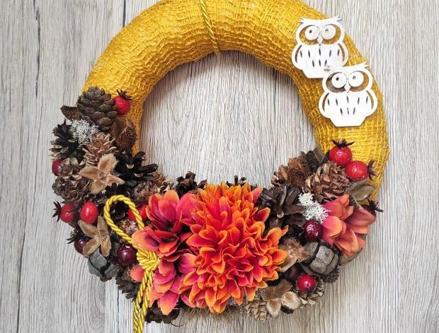 Věnec podzim. žlutooranž. se sovami