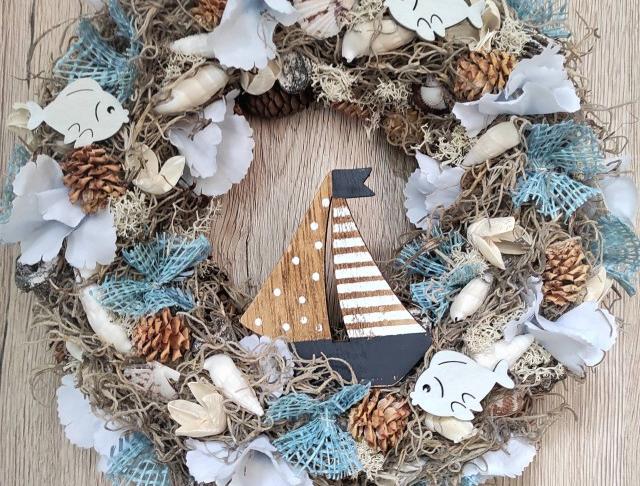 Mořský věnec s loďkou