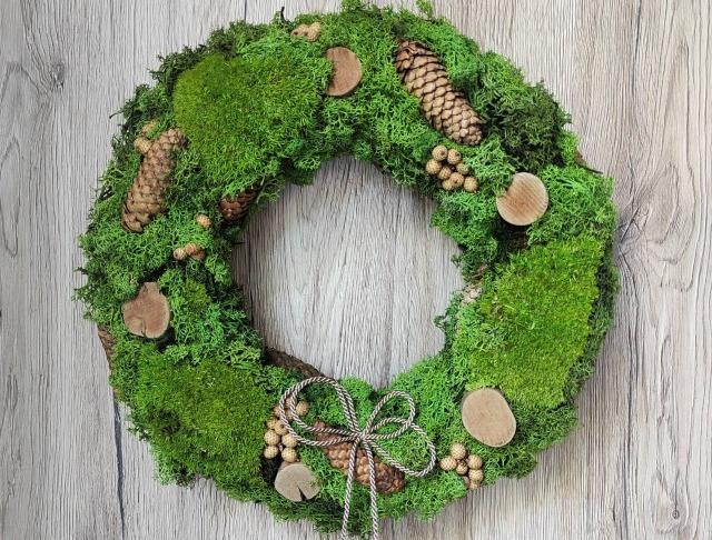 Přírodní mechový věnec dřevo dekorace dárek doplněk zelený interiér bytový příroda přírodní věnec mech mechový natural stylový šiška severský nature trvanlivý skandinávský lišejník stabilizovaný moos bezúdržbový interiérový 