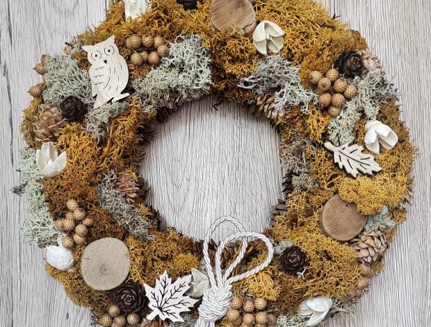 Mech. dekorace v dřev. květináči 2