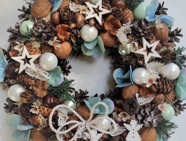 Vánoční věnec s hortenzií