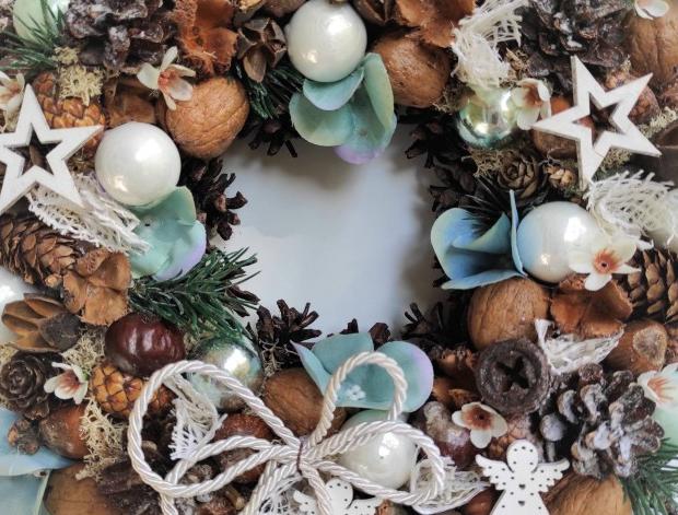 Vánoční věnec s hortenzií