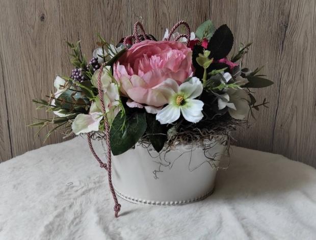 Mech. dekorace v dřev. květináči 2