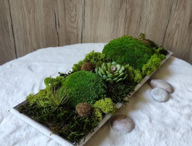 Mech. dekorace v dřev. květináči 2