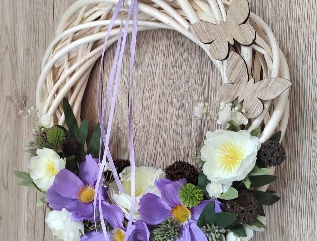 Věnec do fialkové s motýlky
