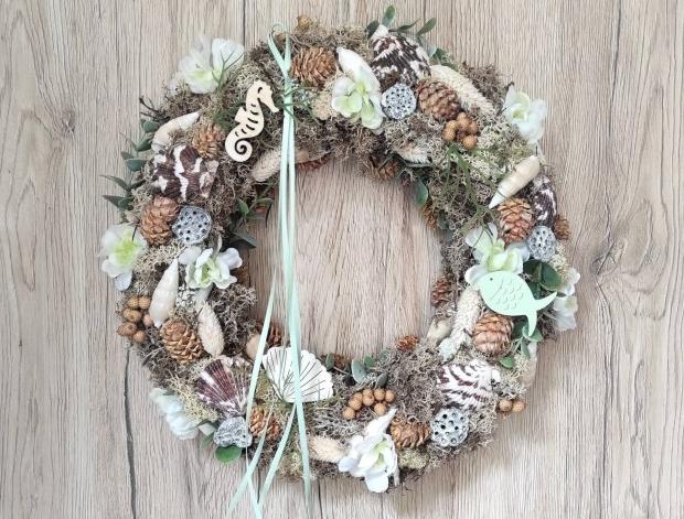 Luxusní mořský věnec do zelenkavé dekorace dárek moře ryba letní narozeniny mušle věnec květ mořský zelenkavý léto šedý bílý mech květinový sea na dveře summer mořský koník k zavěšení eukalyptus na stěnu stabilizovaný suché plody wreath 