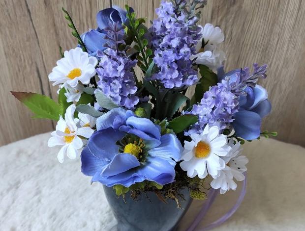 Letní hrníček do modrofialové modrý dekorace dárek keramika hrnek levandule letní narozeniny romantika léto fialový lila kopretina keramický bílý hrníček sasanka romantický aranžmá summer 