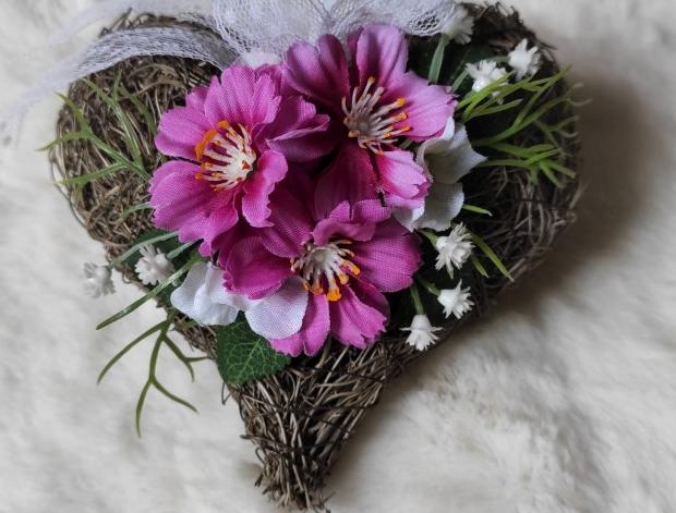 Srdíčko fuchsiové srdce dekorace dárek květina srdíčko bílá narozeniny romantika květ romantické krajka fuchsiová květinové flower k zavěšení proutěné na položení krásenka 