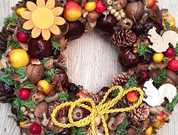 Podzimní věnec s veverkami