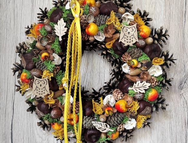 Mech. dekorace v dřev. květináči 2