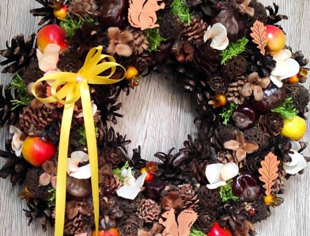 Podzimní věnec s veverkami II