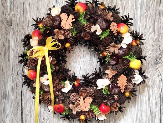 Mech. dekorace v dřev. květináči 2