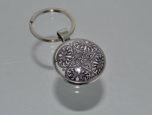 Přívěsek na klíče- černobílý (3714) přívěsek ornament přívěšek klíče klíč klíčenka barevný vzor ornamenty vzory přívěsky přívěšky černobílý na klíče přívěsek na klíče bíločerný přívěseknaklíče naklíče 
