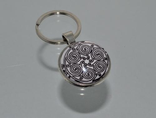 Přívěsek na klíče- černobílý (3715) přívěsek ornament přívěšek klíče klíč klíčenka barevný vzor ornamenty vzory přívěsky přívěšky černobílý na klíče přívěsek na klíče bíločerný přívěseknaklíče naklíče 