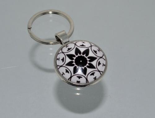 Přívěsek na klíče-černobílý (3740) přívěsek ornament přívěšek klíče klíč klíčenka barevný vzor ornamenty vzory přívěsky přívěšky černobílý na klíče přívěsek na klíče bíločerný přívěseknaklíče naklíče 