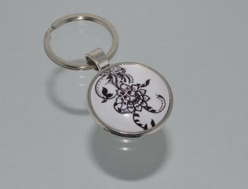 Přívěsek na klíče-černobílý (3759) přívěsek ornament přívěšek klíče klíč klíčenka barevný vzor ornamenty vzory vzorovaný černobílý přívěsek na klíče bíločerný přívěšek na klíče 