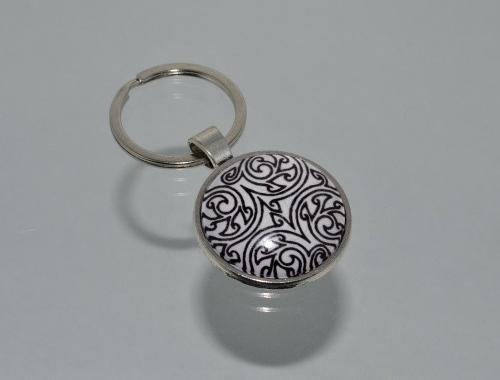 Přívěsek na klíče černobílý (3917) přívěsek ornament přívěšek klíče klíč klíčenka barevný vzor ornamenty vzory vzorovaný černobílý přívěsek na klíče bíločerný přívěšek na klíče 